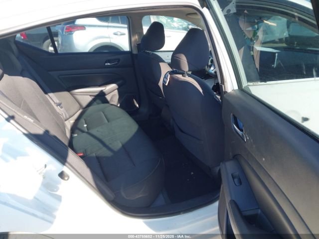 Nissan Altima 2.5 S Image 5