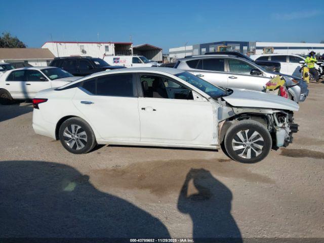 Nissan Altima 2.5 S Image 12