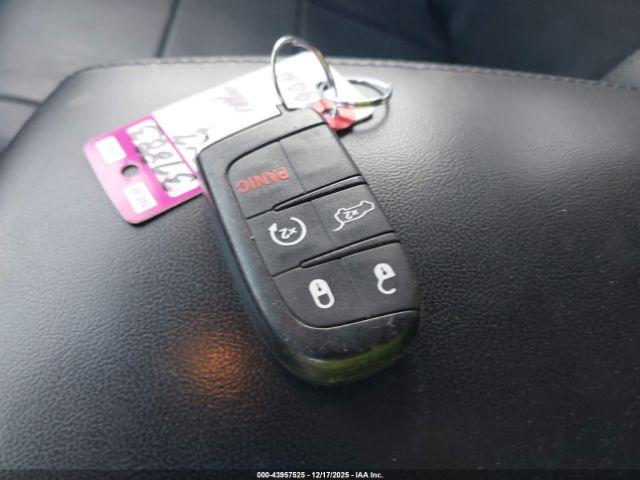 Jeep Grand Cherokee Altitude 4x4 Image 12