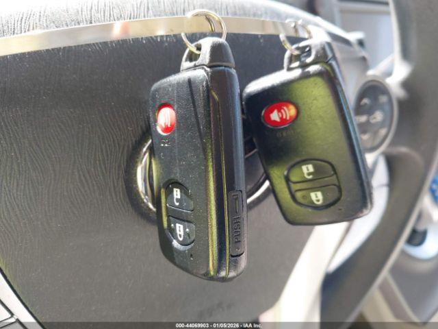 Toyota Prius Three Image 13