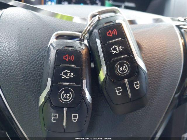 Ford Explorer Limited Image 16