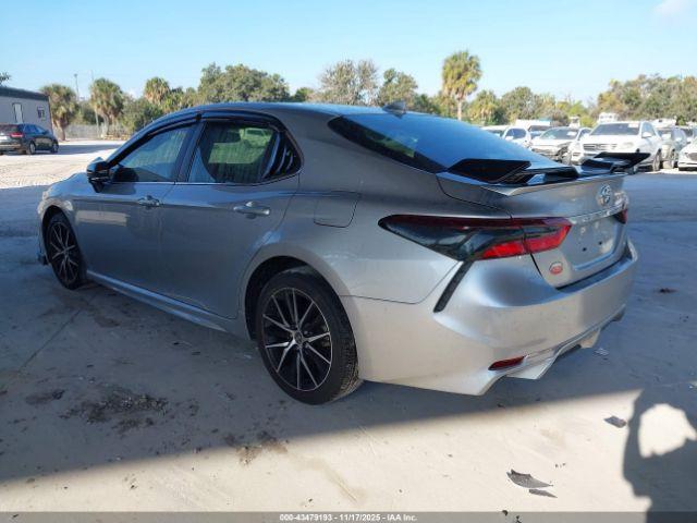 Toyota Camry Se Image 3