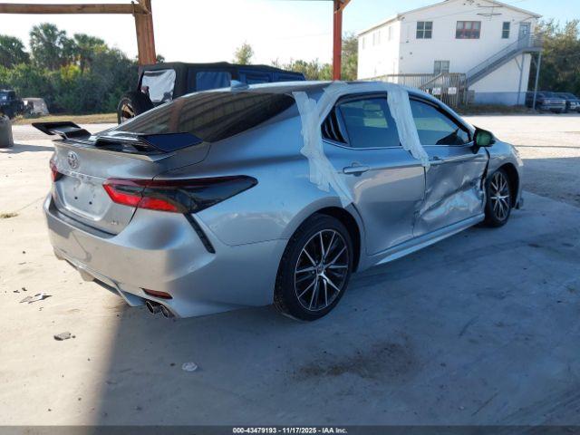 Toyota Camry Se Image 4