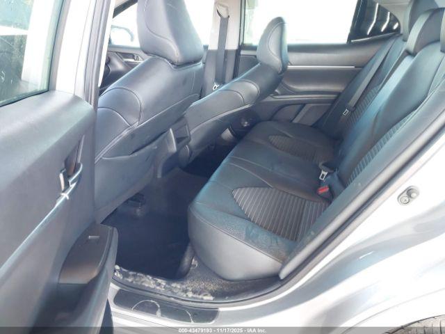 Toyota Camry Se Image 10