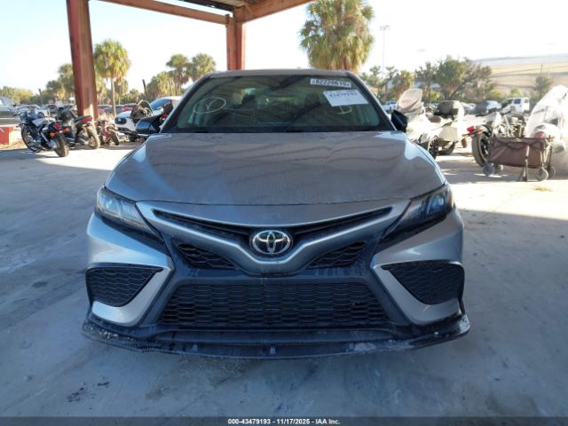 Toyota Camry Se Image 14