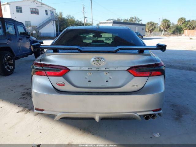 Toyota Camry Se Image 15