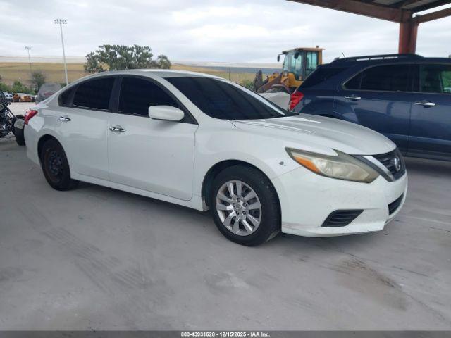  Salvage Nissan Altima