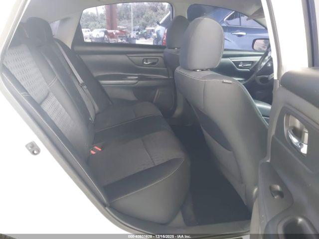 Nissan Altima Image 3