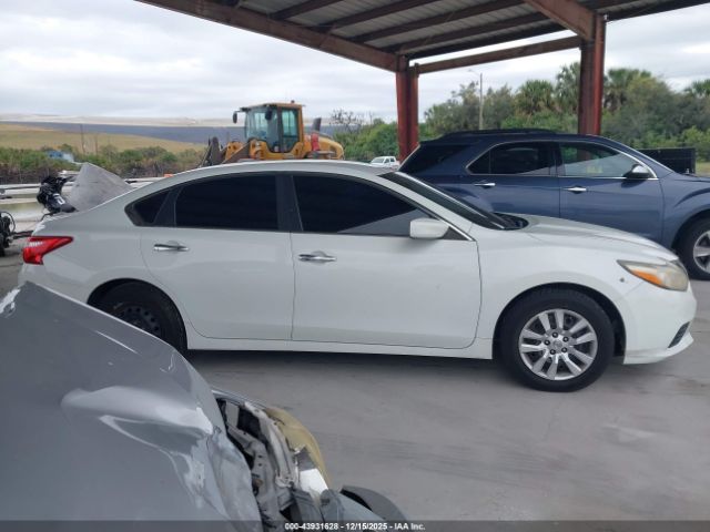 Nissan Altima Image 13