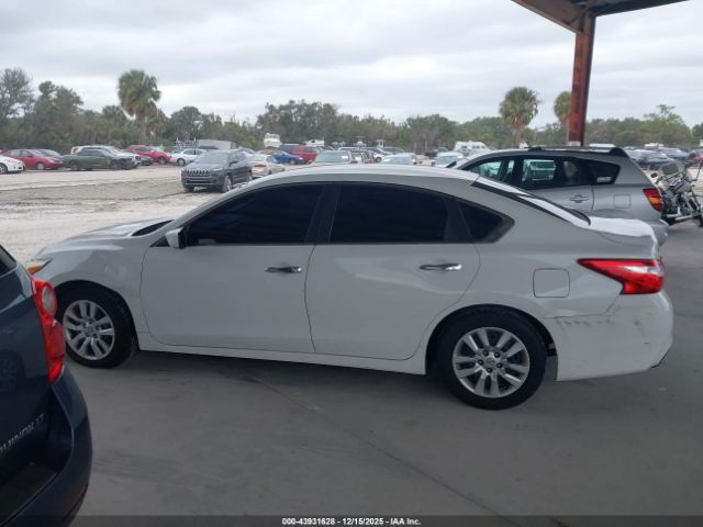 Nissan Altima Image 9