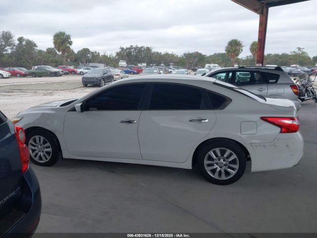 Nissan Altima Image 9