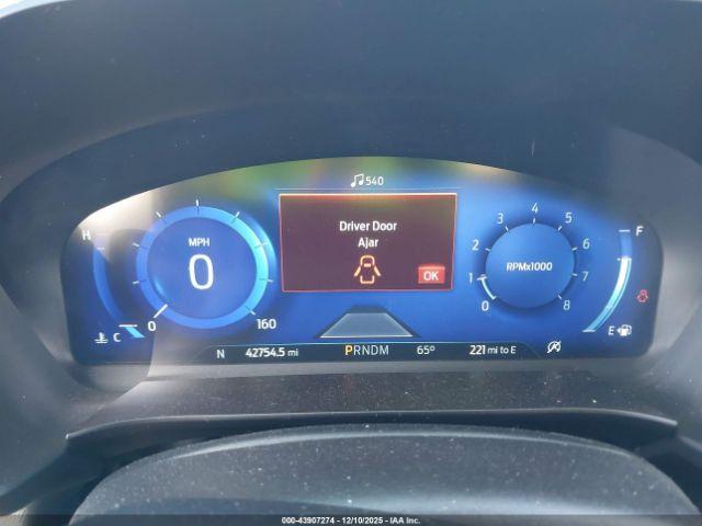 Ford Escape Titanium Image 2