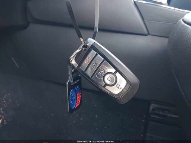 Ford Escape Titanium Image 16