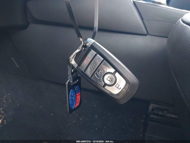 Ford Escape Titanium Image 16