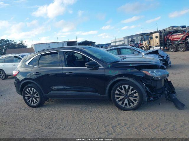 Ford Escape Titanium Image 10