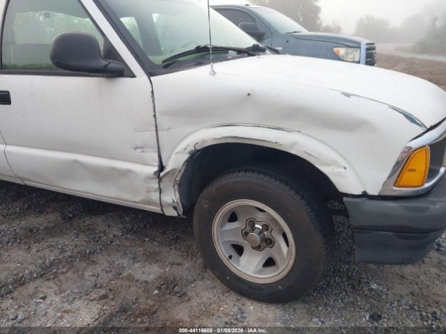 Chevrolet S-10 Ls Fleetside Image 3