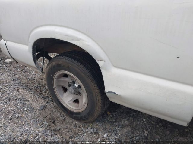 Chevrolet S-10 Ls Fleetside Image 12