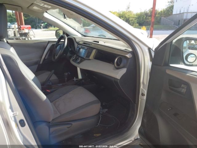 Toyota RAV4 Le Image 4