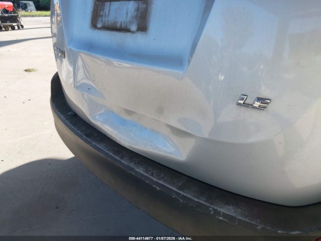 Toyota RAV4 Le Image 11