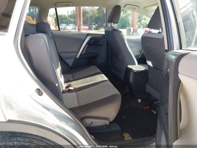 Toyota RAV4 Le Image 5