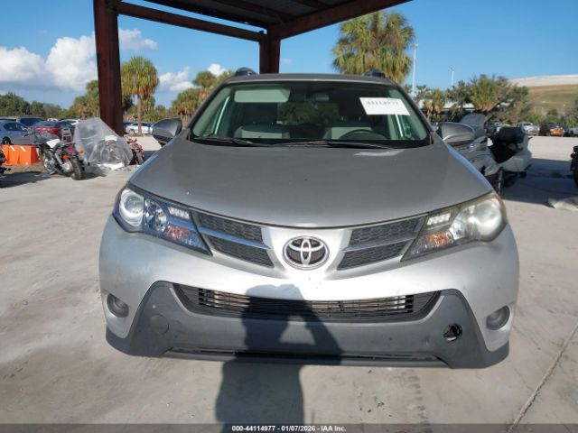 Toyota RAV4 Le Image 8