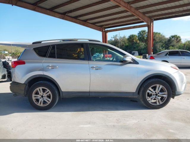 Toyota RAV4 Le Image 12