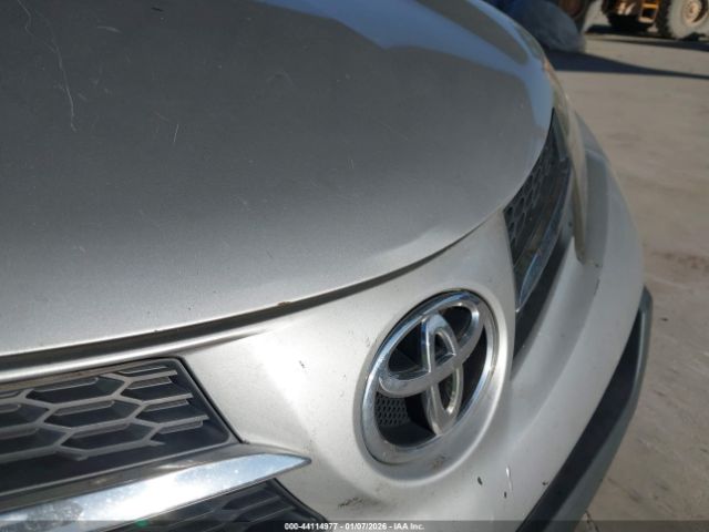 Toyota RAV4 Le Image 16