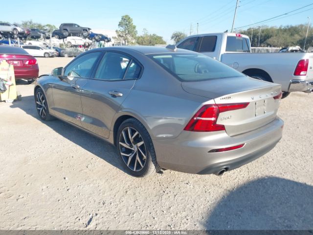 Volvo S60 T5 Momentum Image 3