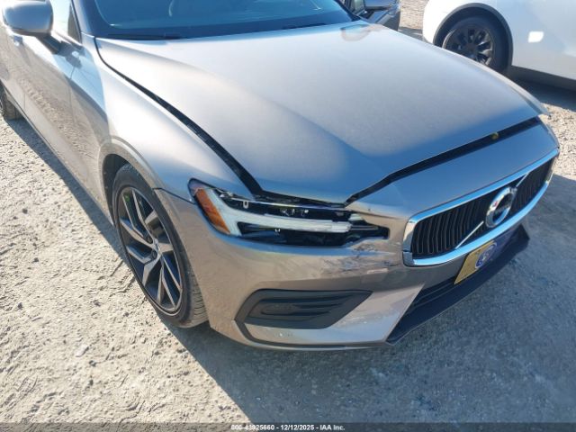 Volvo S60 T5 Momentum Image 11