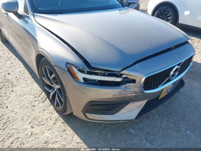 Volvo S60 T5 Momentum Image 11