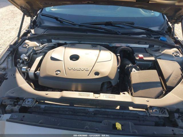 Volvo S60 T5 Momentum Image 2