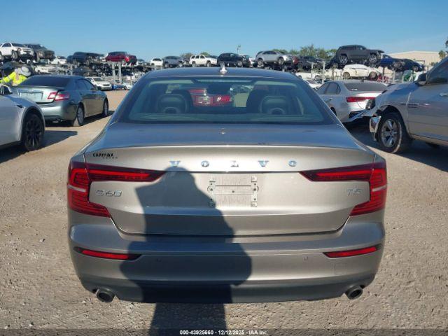 Volvo S60 T5 Momentum Image 10