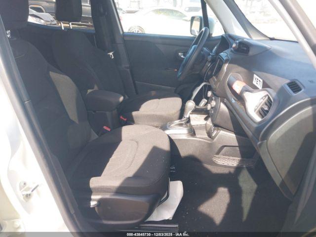 Jeep Renegade Latitude Fwd Image 7