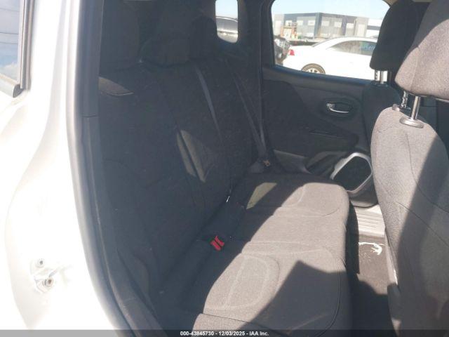 Jeep Renegade Latitude Fwd Image 8