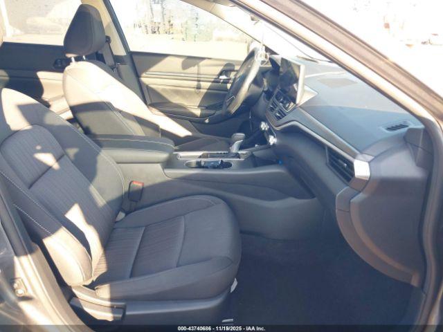 Nissan Altima Sv Fwd Image 16