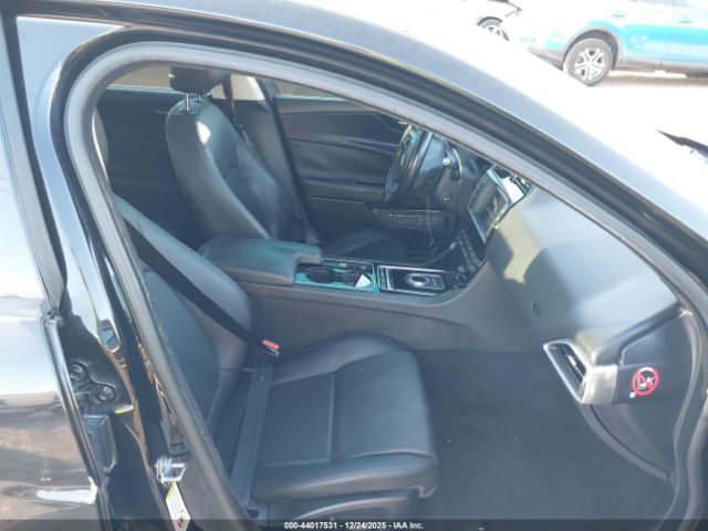 Jaguar XE 25t Image 4