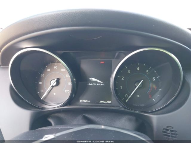 Jaguar XE 25t Image 3