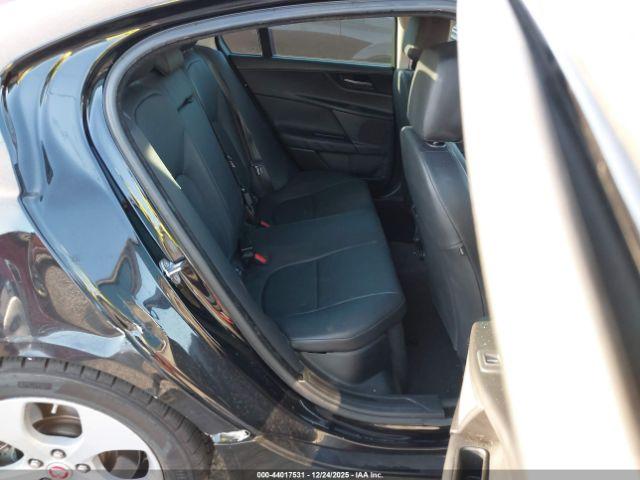 Jaguar XE 25t Image 7