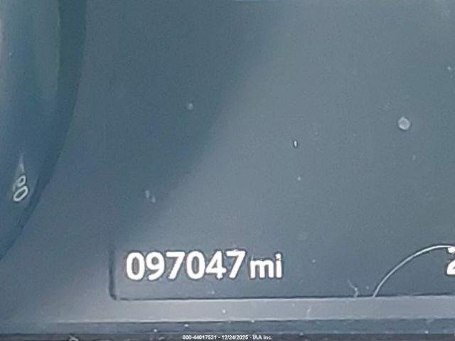 Jaguar XE 25t Image 10