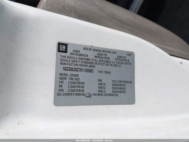 Chevrolet Express Work Van Image 7