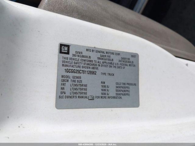 Chevrolet Express Work Van Image 7