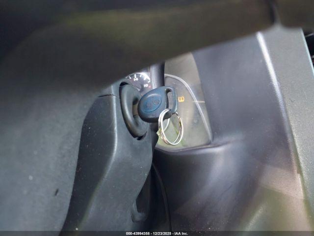 Chevrolet Express Work Van Image 6