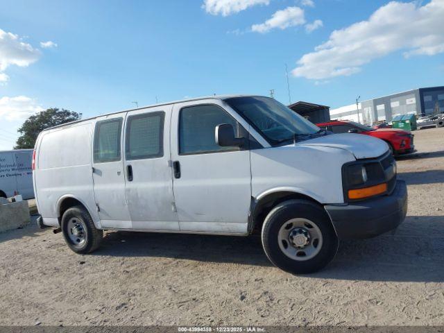 Chevrolet Express Work Van Image 12
