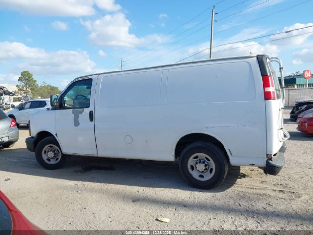 Chevrolet Express Work Van Image 9