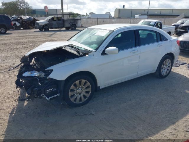 Chrysler 200 Lx Image 9