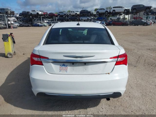 Chrysler 200 Lx Image 2