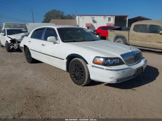  Salvage Lincoln Towncar